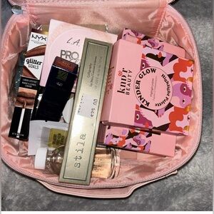 Cosmetic bag with 10 beauty products, including Stila & youth to the people.